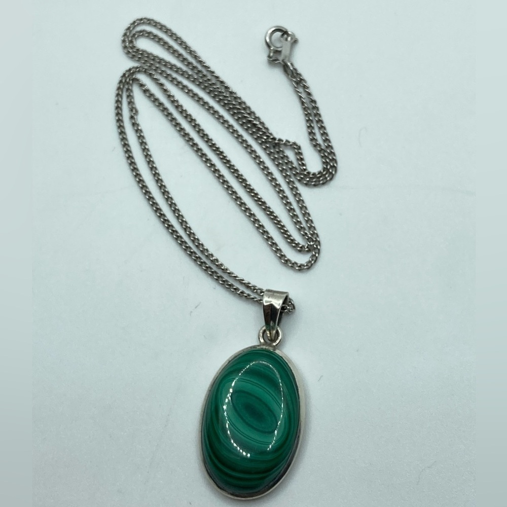 Vtg Sterling & Malachite Oval Cabochon Pendant & Chain 24” + 1.6” Pendant - Picture 2 of 10